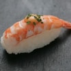 N10. Reje m. Chilimayo, tobiko og purløg Nigiri (2 stk.)